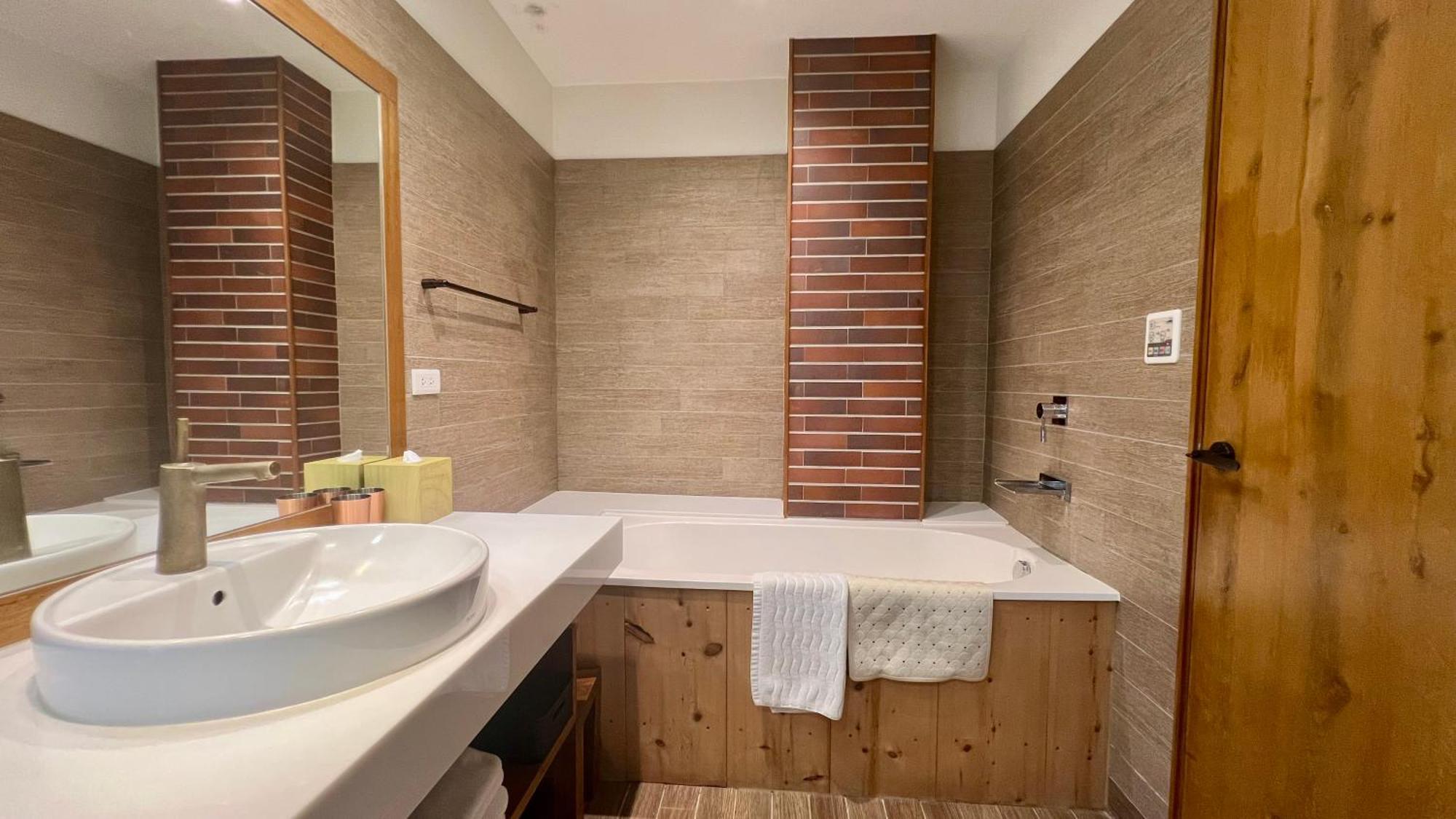 צ'נגבין 畫日風尚會館sinasera Resort מראה חיצוני תמונה